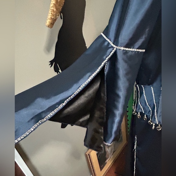 Gently Worn Women’s Large Blue and Silver Saidi dress with Hip Scarf - Picture 5 of 9